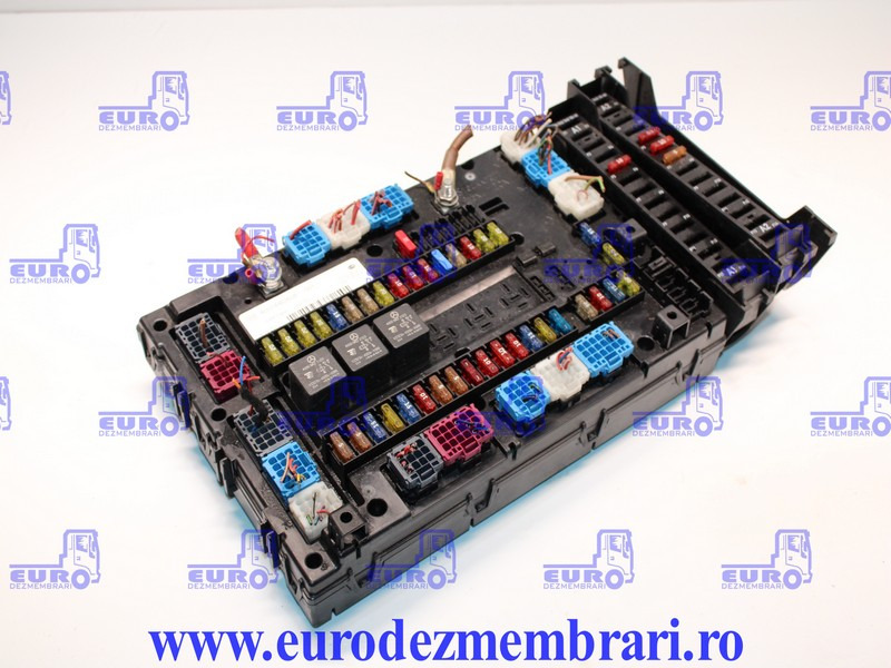 TABLOU SIGURANTE MERCEDES ACTROS MP4 SAM CABIN A0014462658, A0014466858 - Fusible pour Camion: photos 2 TABLOU SIGURANTE MERCEDES ACTROS MP4 SAM CABIN A0014462658, A0014466858 - Fusible pour Camion: photos 2