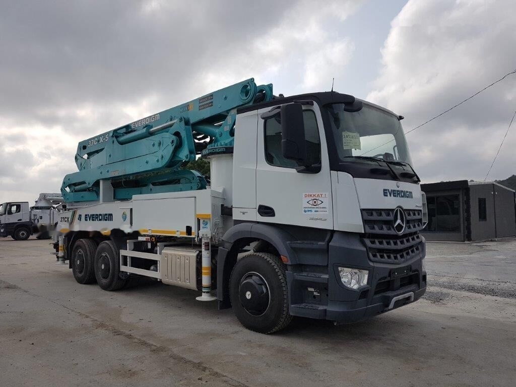 Mercedes-Benz 3343 P - Camion pompe: photos 2 Mercedes-Benz 3343 P - Camion pompe: photos 2