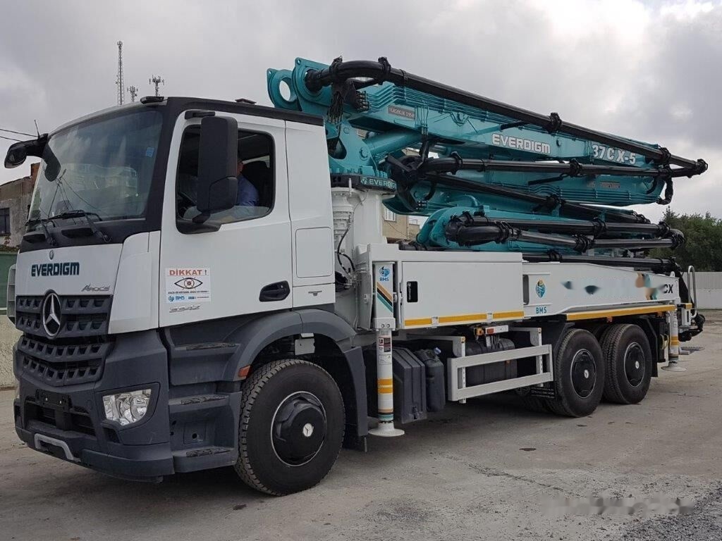 Mercedes-Benz 3343 P - Camion pompe: photos 1 Mercedes-Benz 3343 P - Camion pompe: photos 1