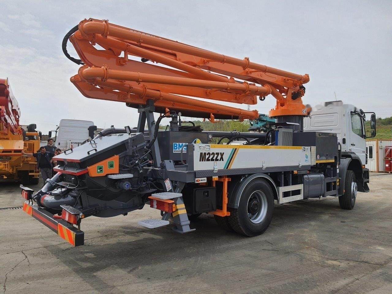 Mercedes-Benz New BMS BCP M22 ZX-4 on chassis - Camion pompe: photos 1 Mercedes-Benz New BMS BCP M22 ZX-4 on chassis - Camion pompe: photos 1