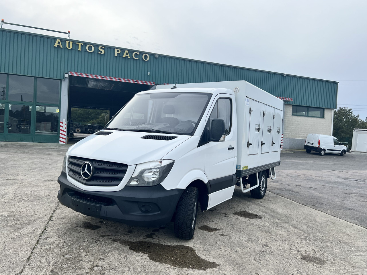FUROGON  HELADERO CON PLACAS MERCEDES Y IVECO - Véhicule utilitaire frigorifique: photos 5 FUROGON  HELADERO CON PLACAS MERCEDES Y IVECO - Véhicule utilitaire frigorifique: photos 5