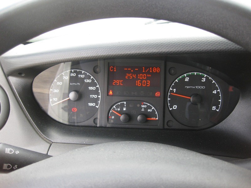 IVECO 35C15 CAJA CERRADA - Fourgon: photos 5 IVECO 35C15 CAJA CERRADA - Fourgon: photos 5