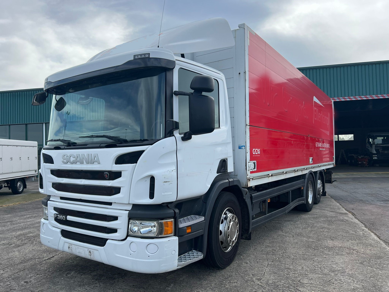 SCANIA 360 CON CAJA DE BEBIDAS - Camion pour le transport de boissons: photos 3 SCANIA 360 CON CAJA DE BEBIDAS - Camion pour le transport de boissons: photos 3
