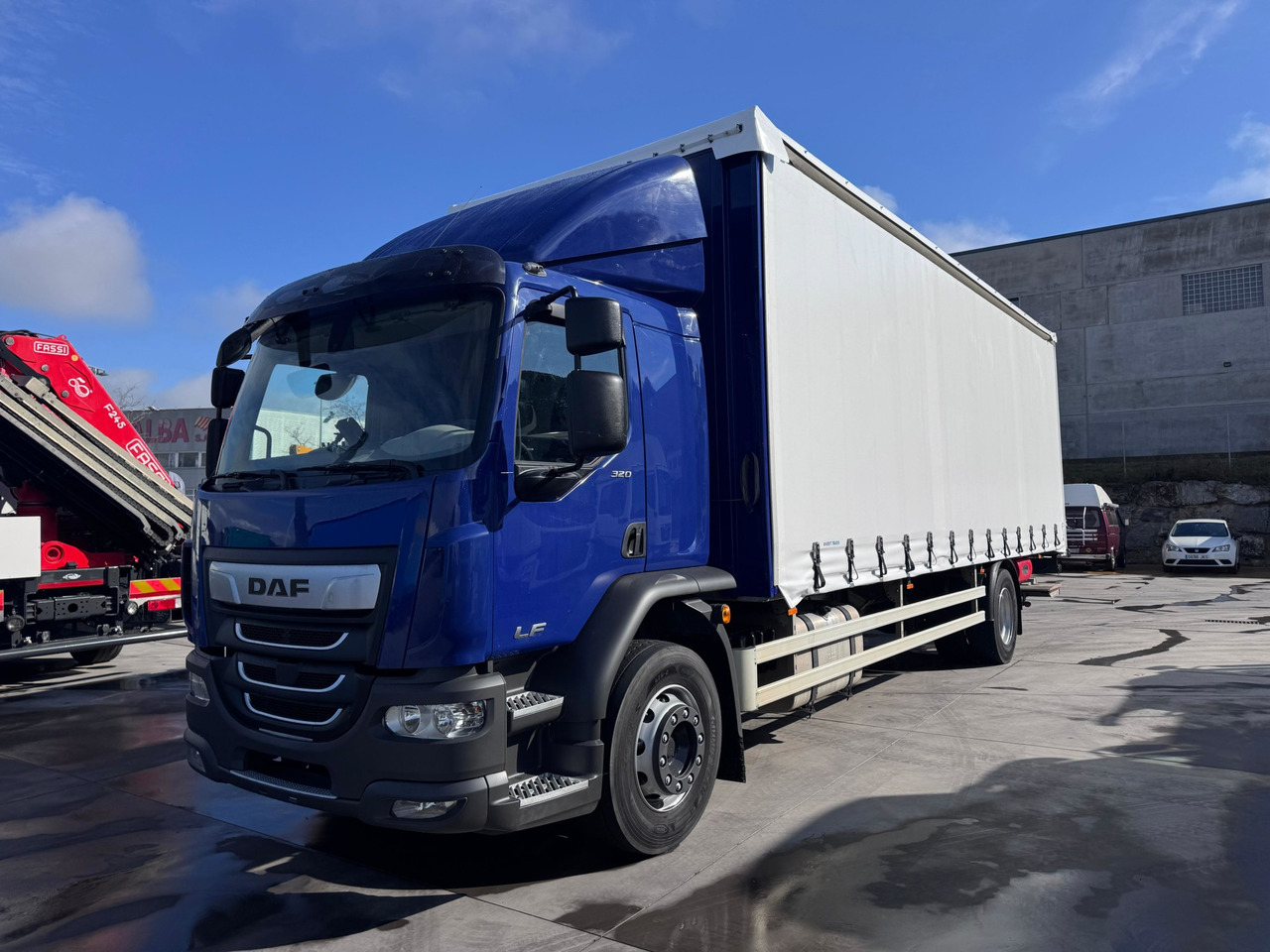 DAF LF320 E6 (Tauliner) - Camion à rideaux coulissants: photos 1 DAF LF320 E6 (Tauliner) - Camion à rideaux coulissants: photos 1
