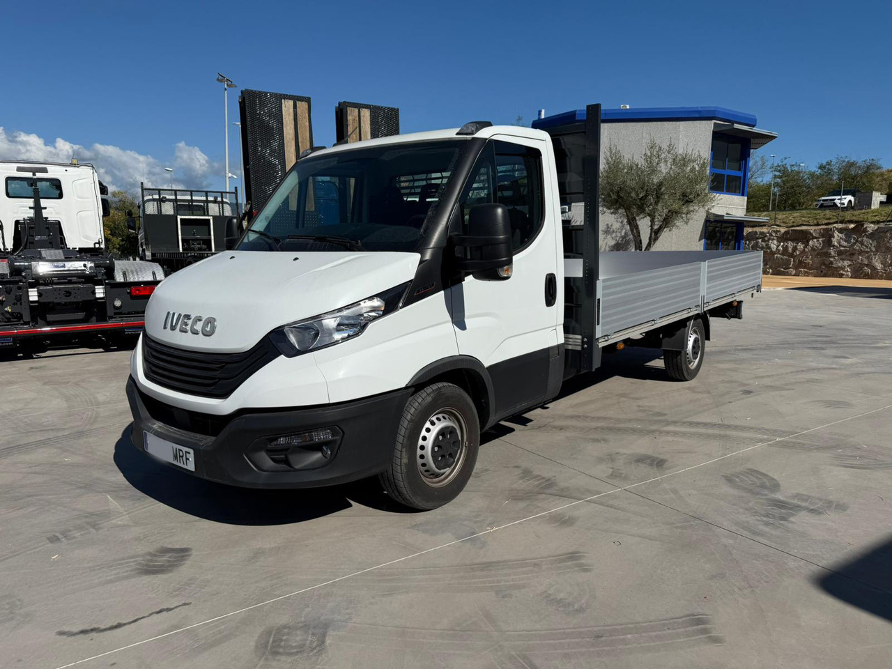 IVECO 35S16 Daily E6 (Open Box) - Fourgon plateau: photos 1 IVECO 35S16 Daily E6 (Open Box) - Fourgon plateau: photos 1