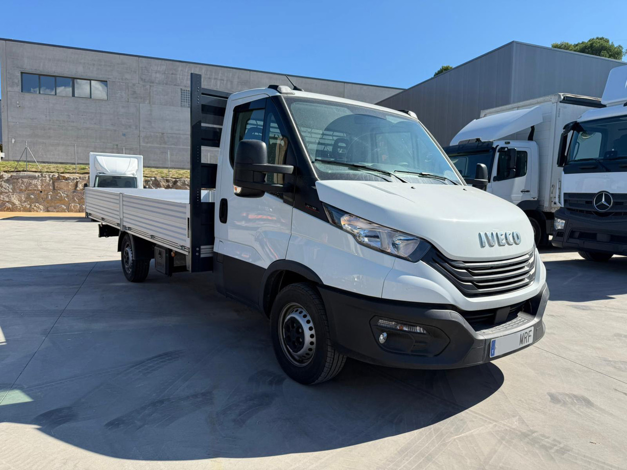 IVECO 35S16 Daily E6 (Open Box) - Fourgon plateau: photos 2 IVECO 35S16 Daily E6 (Open Box) - Fourgon plateau: photos 2