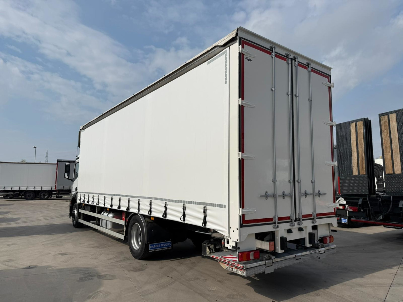 MERCEDES BENZ 18.27 Antos E6 (Tauliner) - Camion à rideaux coulissants: photos 4 MERCEDES BENZ 18.27 Antos E6 (Tauliner) - Camion à rideaux coulissants: photos 4