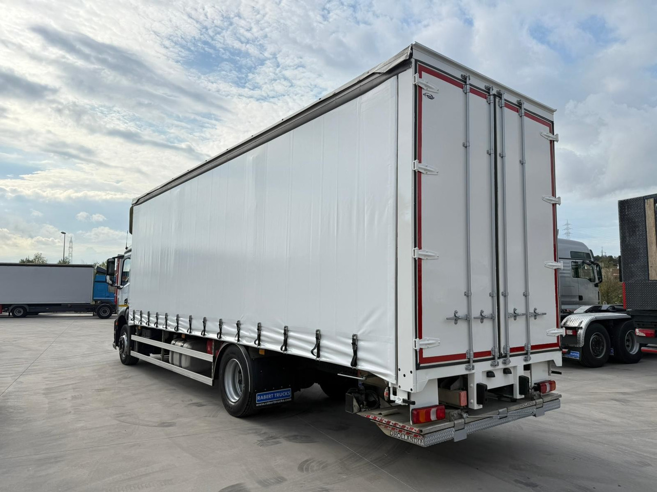 MERCEDES BENZ 18.27 Antos E6 (Tauliner) - Camion à rideaux coulissants: photos 4 MERCEDES BENZ 18.27 Antos E6 (Tauliner) - Camion à rideaux coulissants: photos 4