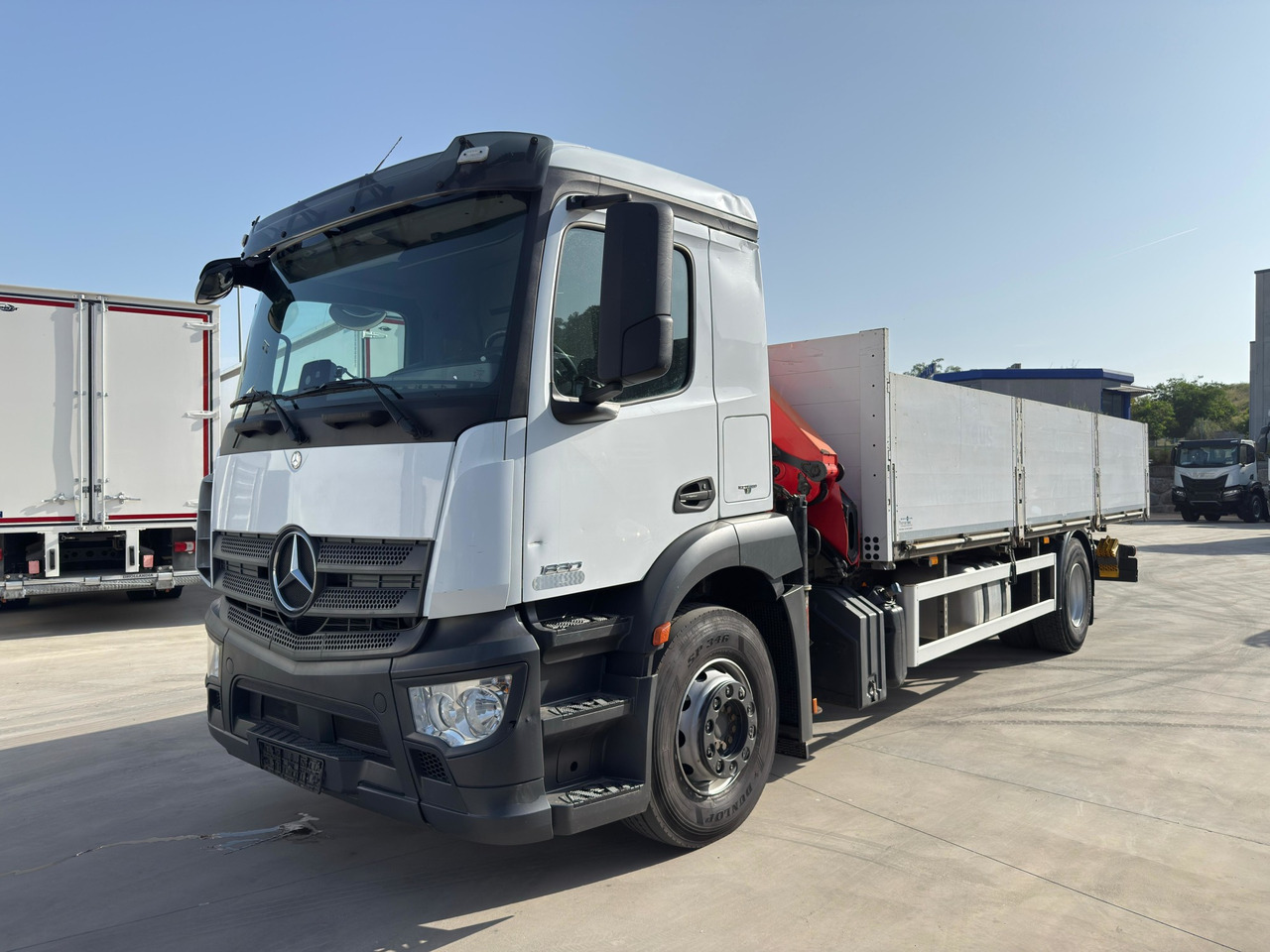 MERCEDES BENZ 18.30 Antos E6 (Platform and Grave) - Camion plateau, Camion grue: photos 1 MERCEDES BENZ 18.30 Antos E6 (Platform and Grave) - Camion plateau, Camion grue: photos 1