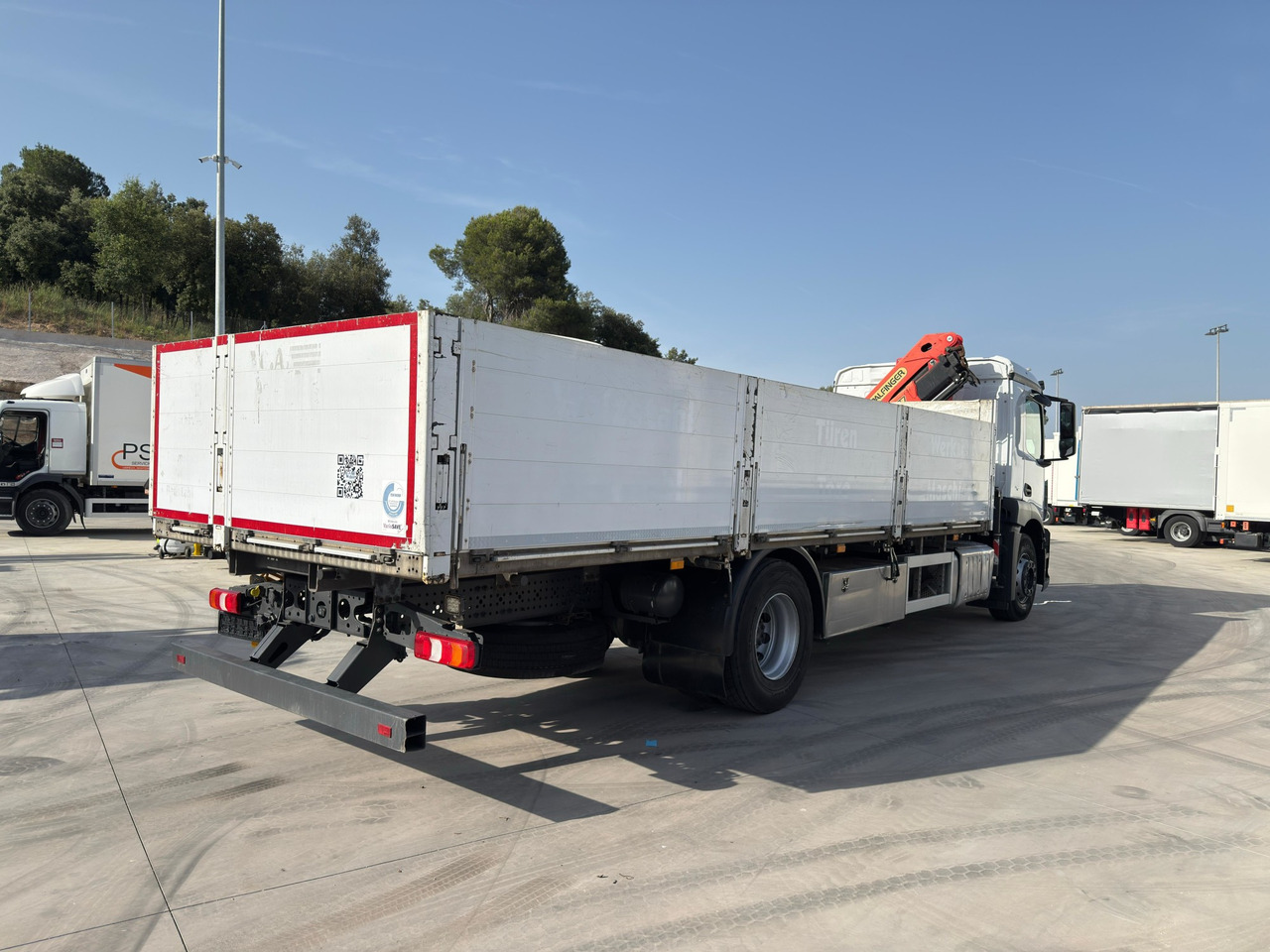 MERCEDES BENZ 18.30 Antos E6 (Platform and Grave) - Camion plateau, Camion grue: photos 3 MERCEDES BENZ 18.30 Antos E6 (Platform and Grave) - Camion plateau, Camion grue: photos 3