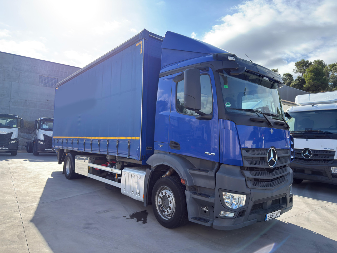 MERCEDES BENZ 18.33 Antos E6 (Self-portable) - Camion à rideaux coulissants: photos 2 MERCEDES BENZ 18.33 Antos E6 (Self-portable) - Camion à rideaux coulissants: photos 2
