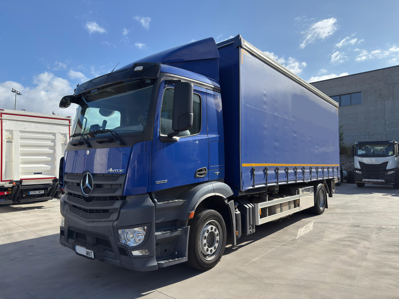 MERCEDES BENZ 18.33 Antos E6 (Self-portable) - Camion à rideaux coulissants: photos 1 MERCEDES BENZ 18.33 Antos E6 (Self-portable) - Camion à rideaux coulissants: photos 1