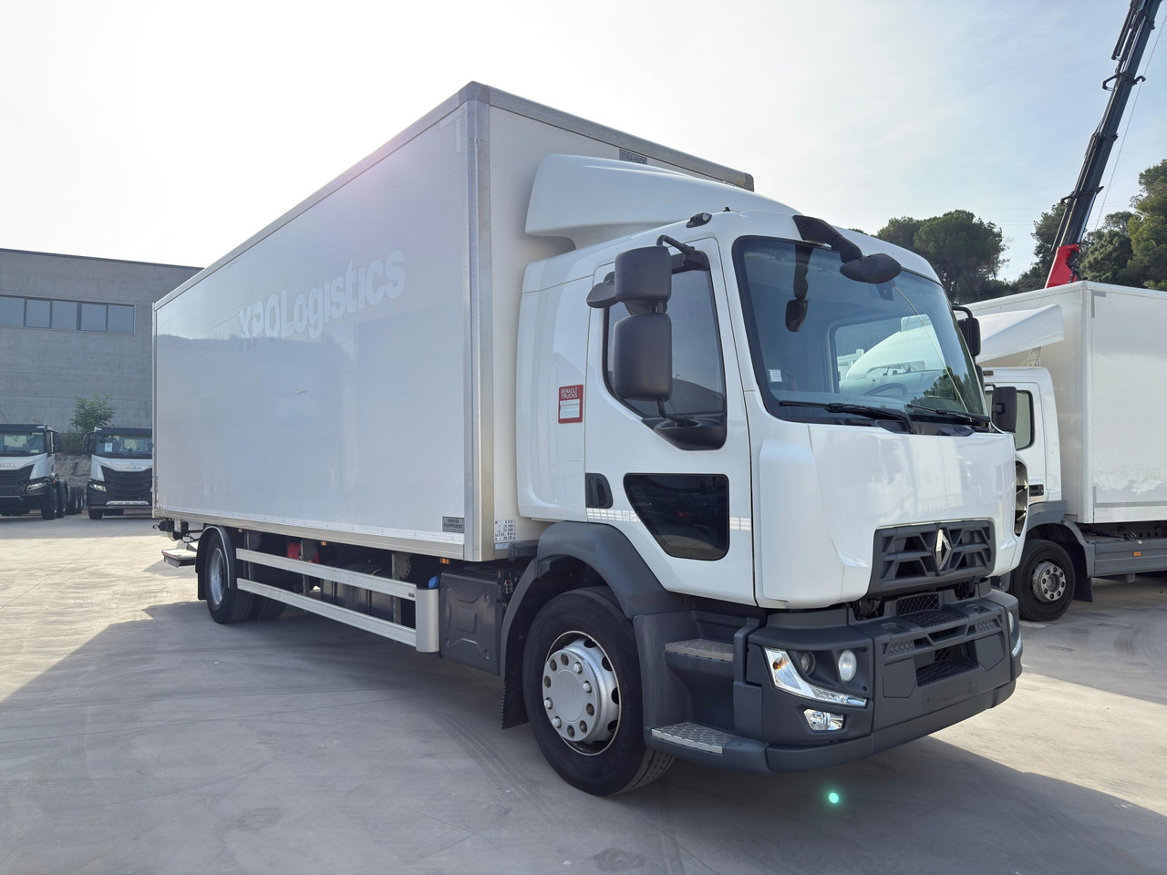 RENAULT D19 E6 (VAN) - Camion fourgon: photos 2 RENAULT D19 E6 (VAN) - Camion fourgon: photos 2