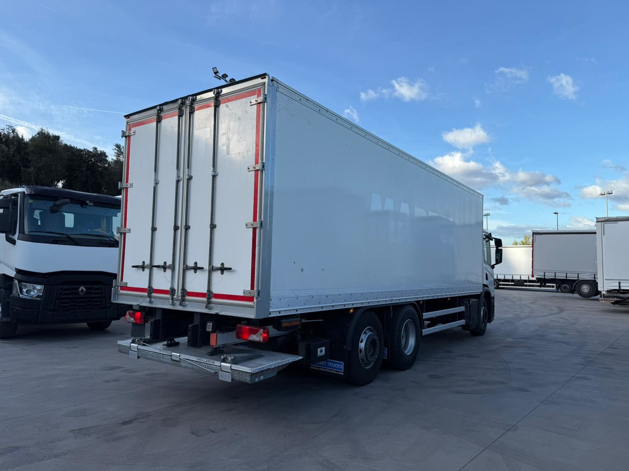 SCANIA P360 E6 (VAN) - Camion fourgon: photos 4 SCANIA P360 E6 (VAN) - Camion fourgon: photos 4