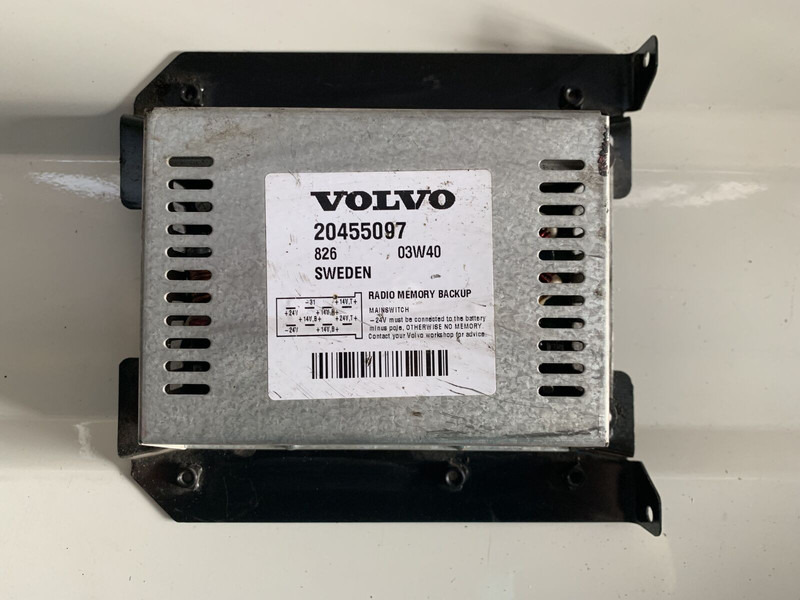 Volvo FH 16 Radio Memory Backup - Bloc de gestion: photos 3 Volvo FH 16 Radio Memory Backup - Bloc de gestion: photos 3