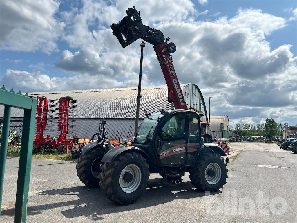 Case Farm Lift 742 (2021) - Chariot télescopique: photos 4 Case Farm Lift 742 (2021) - Chariot télescopique: photos 4