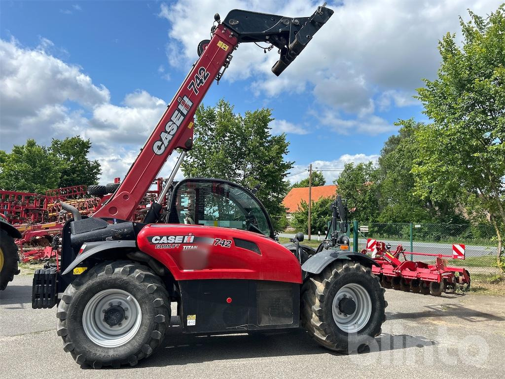 Case Farm Lift 742 (2021) - Chariot télescopique: photos 3 Case Farm Lift 742 (2021) - Chariot télescopique: photos 3