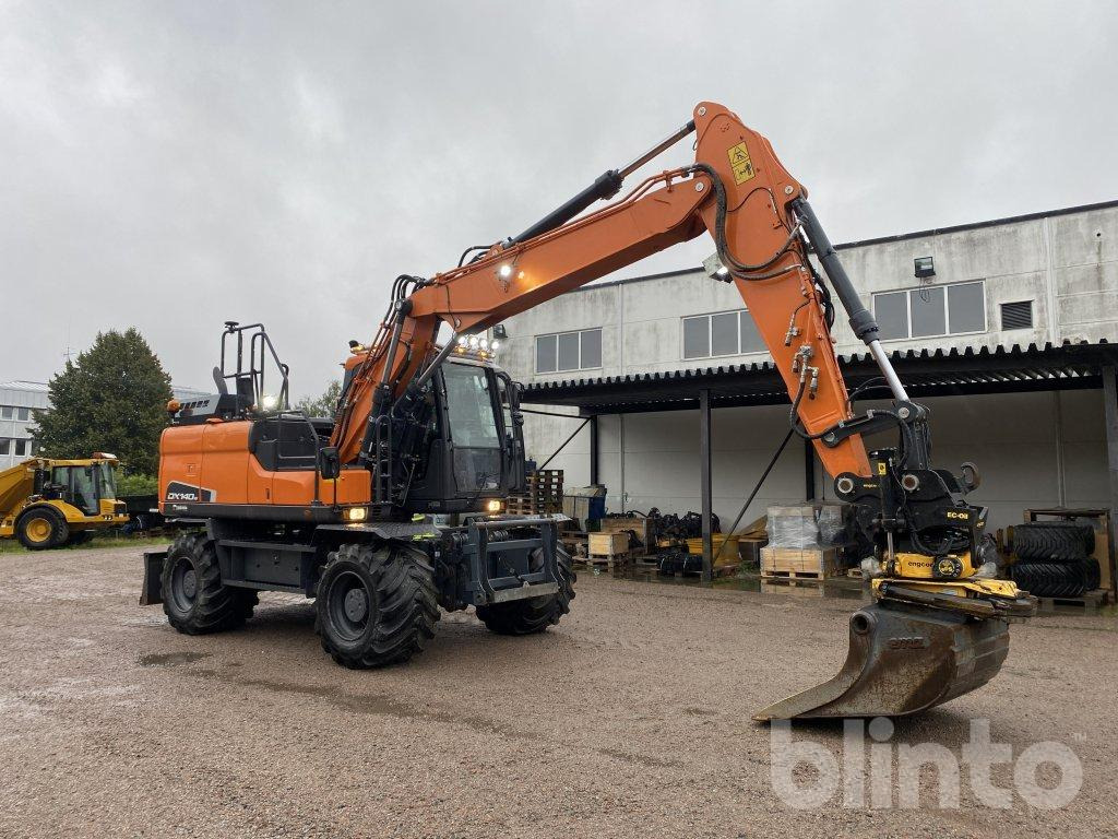 Doosan DX 140W - Pelle sur pneus: photos 1 Doosan DX 140W - Pelle sur pneus: photos 1