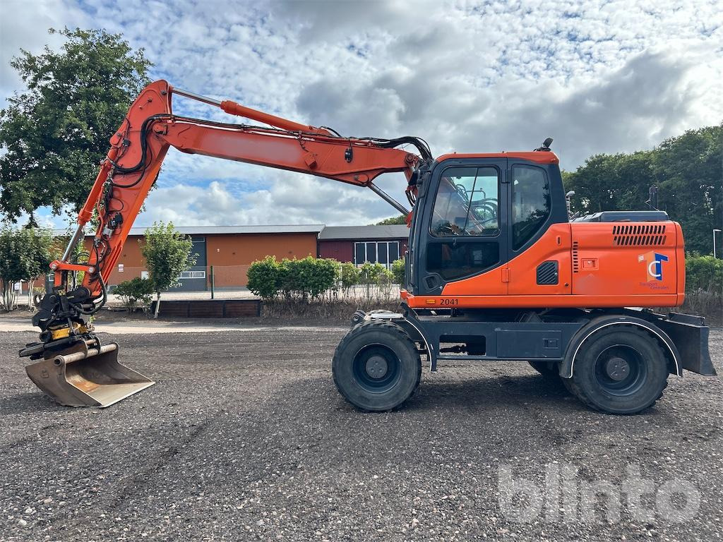 Doosan DX160W - Pelle sur pneus: photos 1 Doosan DX160W - Pelle sur pneus: photos 1