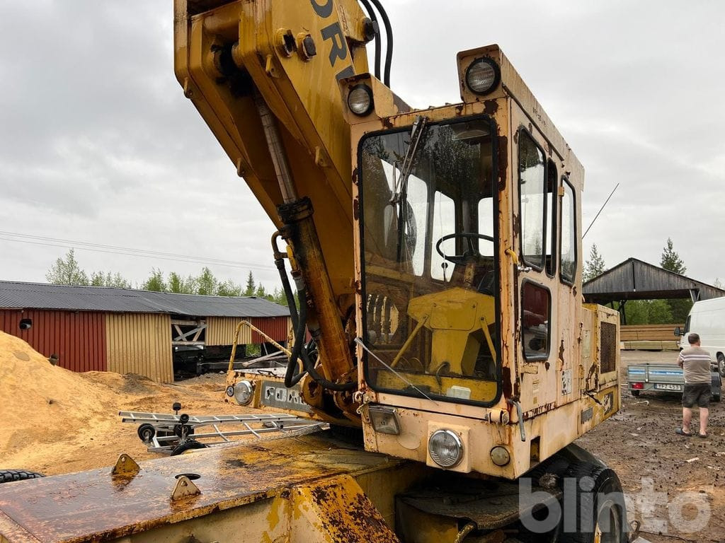 FORD - Pelle sur pneus: photos 3 FORD - Pelle sur pneus: photos 3