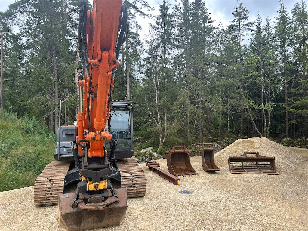 Hitachi 180 LC - Pelle sur chenille: photos 2 Hitachi 180 LC - Pelle sur chenille: photos 2