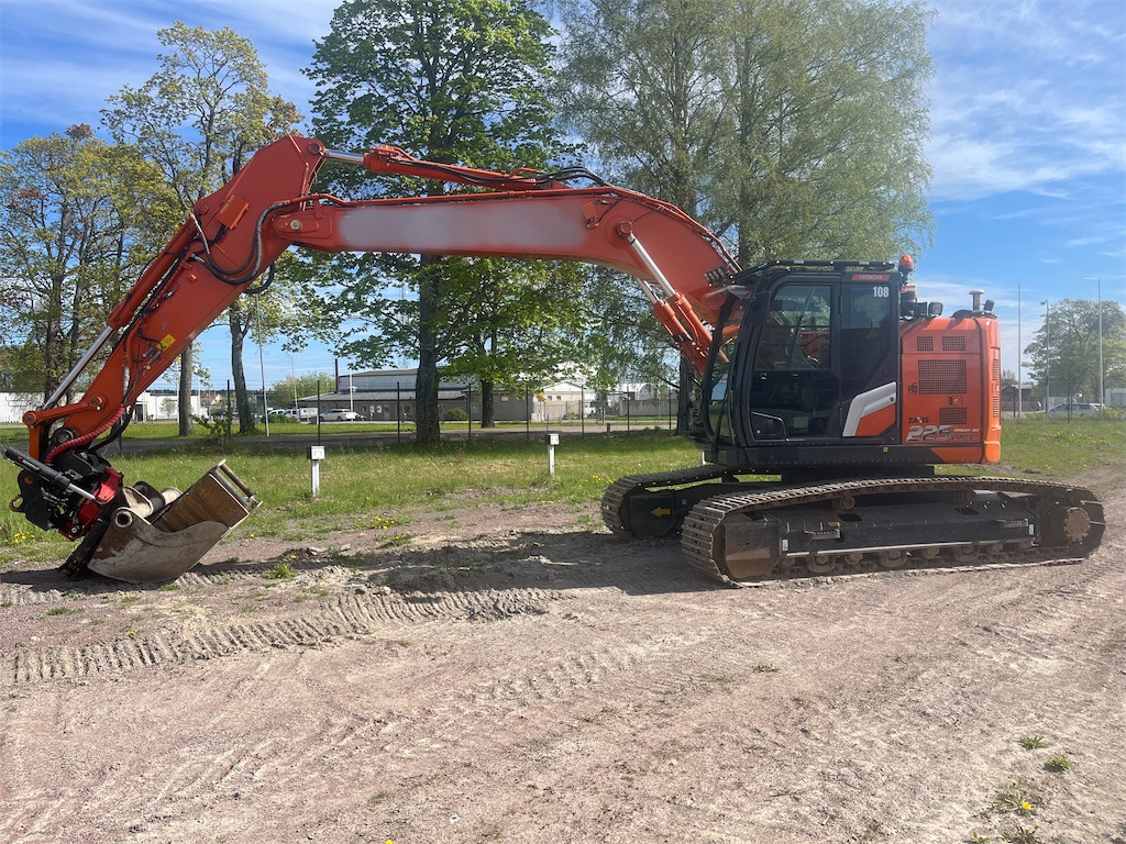 Hitachi ZX225USLC-7 - Pelle sur chenille: photos 1 Hitachi ZX225USLC-7 - Pelle sur chenille: photos 1