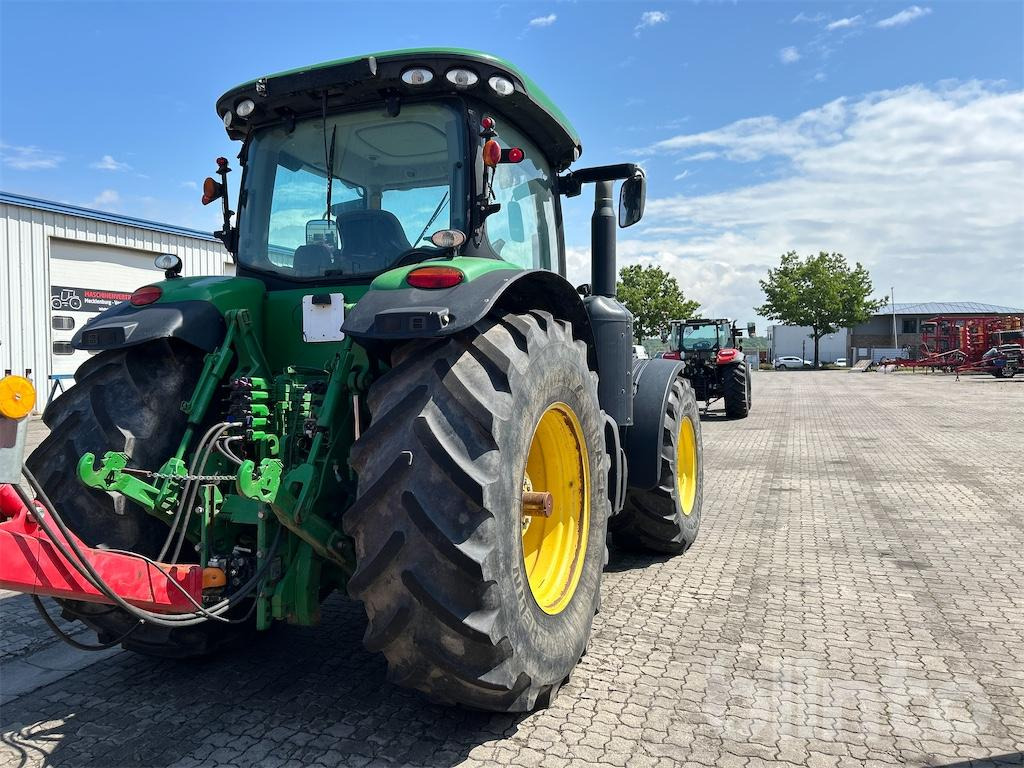 John Deere 8260 R Auto Power (2013) - Tracteur agricole: photos 4 John Deere 8260 R Auto Power (2013) - Tracteur agricole: photos 4