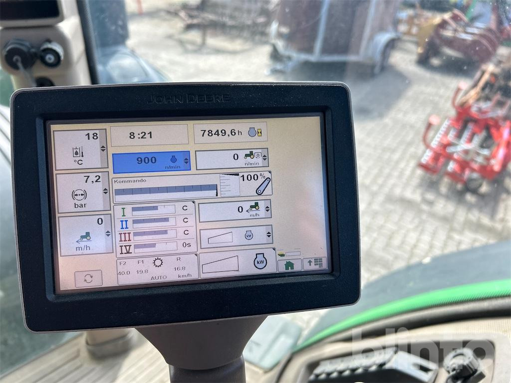 John Deere 8260 R Auto Power (2013) - Tracteur agricole: photos 5 John Deere 8260 R Auto Power (2013) - Tracteur agricole: photos 5