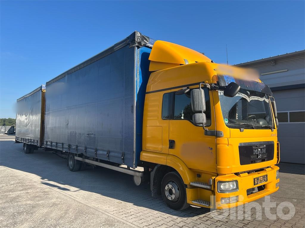 MAN TGL 8.220 (2011) - Camion à rideaux coulissants: photos 2 MAN TGL 8.220 (2011) - Camion à rideaux coulissants: photos 2
