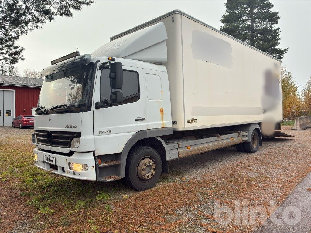 MERCEDES-BENZ 1223 L4X2 - Camion fourgon: photos 1 MERCEDES-BENZ 1223 L4X2 - Camion fourgon: photos 1