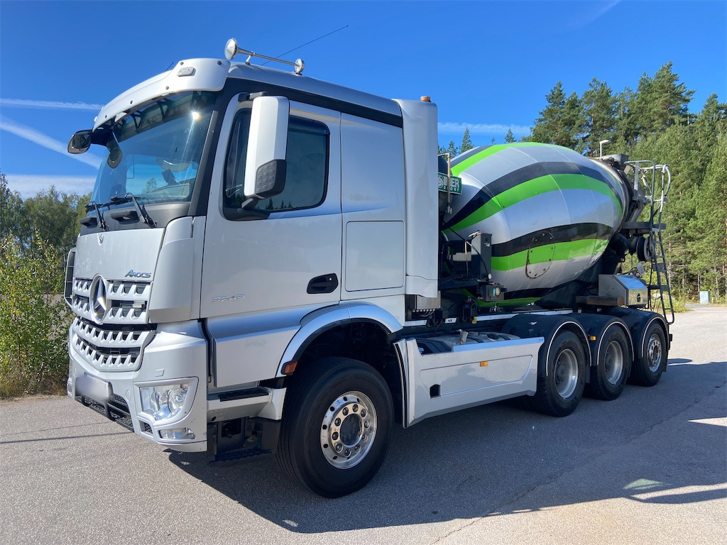MERCEDES-BENZ Arocs 8x4 Tridem - Camion malaxeur: photos 1 MERCEDES-BENZ Arocs 8x4 Tridem - Camion malaxeur: photos 1