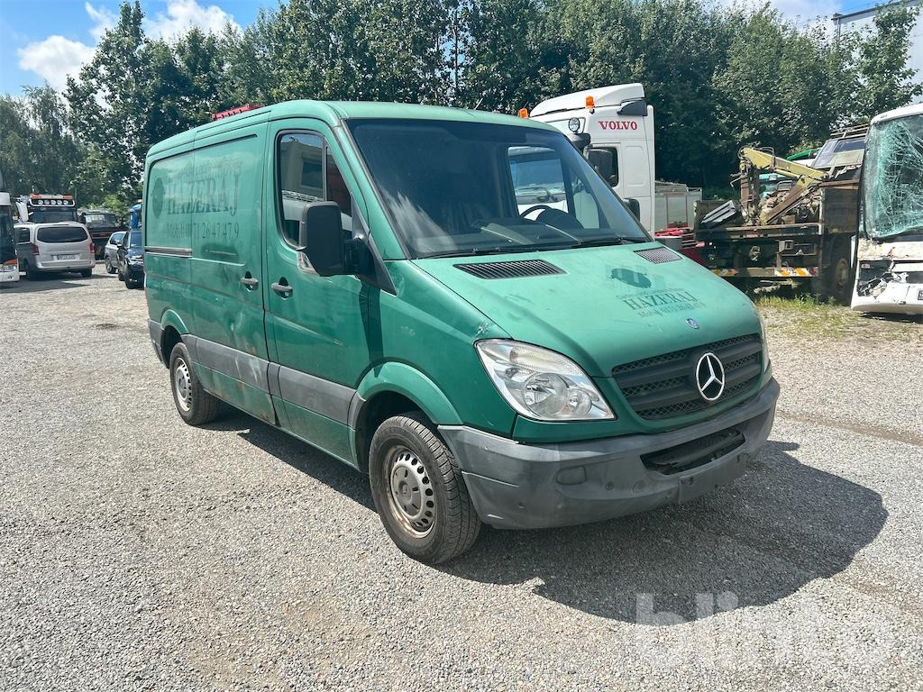 Mercedes Benz Sprinter 210 CDI (2010) - Fourgon utilitaire: photos 1 Mercedes Benz Sprinter 210 CDI (2010) - Fourgon utilitaire: photos 1