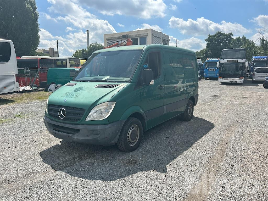 Mercedes Benz Sprinter 210 CDI (2010) - Fourgon utilitaire: photos 2 Mercedes Benz Sprinter 210 CDI (2010) - Fourgon utilitaire: photos 2