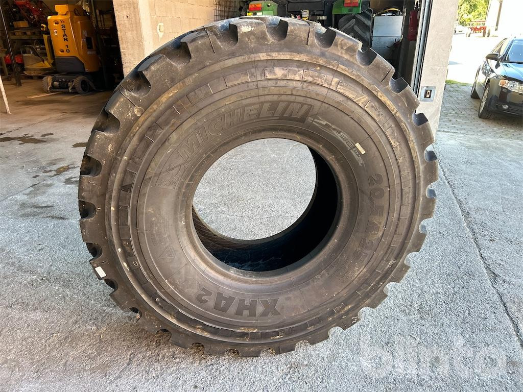 Michelin XHA2 - 20.5R25 - Roue complète pour Engins de chantier: photos 2 Michelin XHA2 - 20.5R25 - Roue complète pour Engins de chantier: photos 2