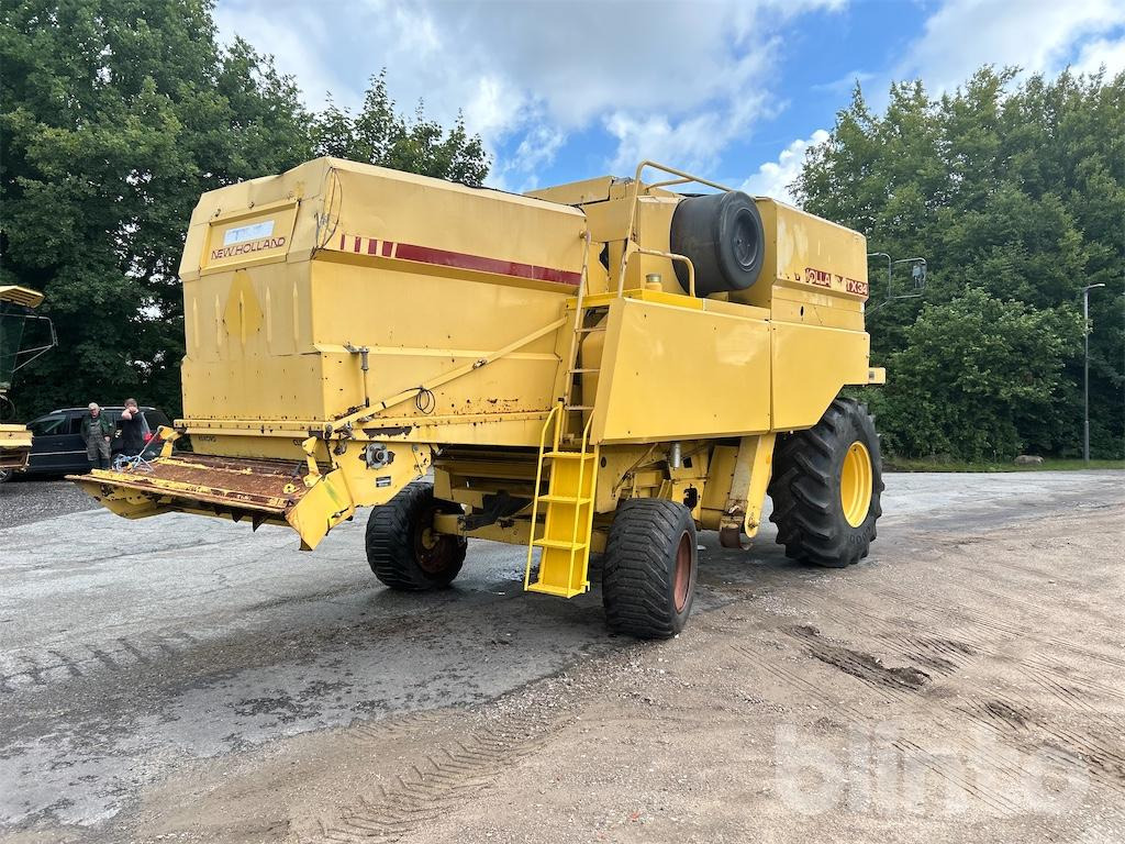 New Holland TX34 (1990) - Moissonneuse-batteuse: photos 3 New Holland TX34 (1990) - Moissonneuse-batteuse: photos 3