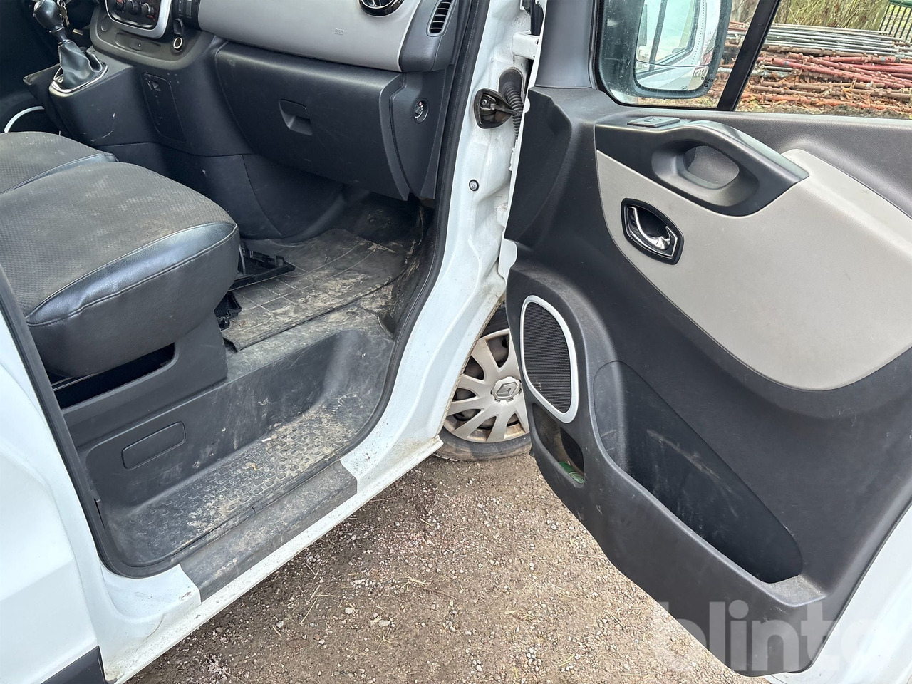 Fourgon utilitaire RENAULT TRAFIC 1.6 dCi: photos 48 Fourgon utilitaire RENAULT TRAFIC 1.6 dCi: photos 48