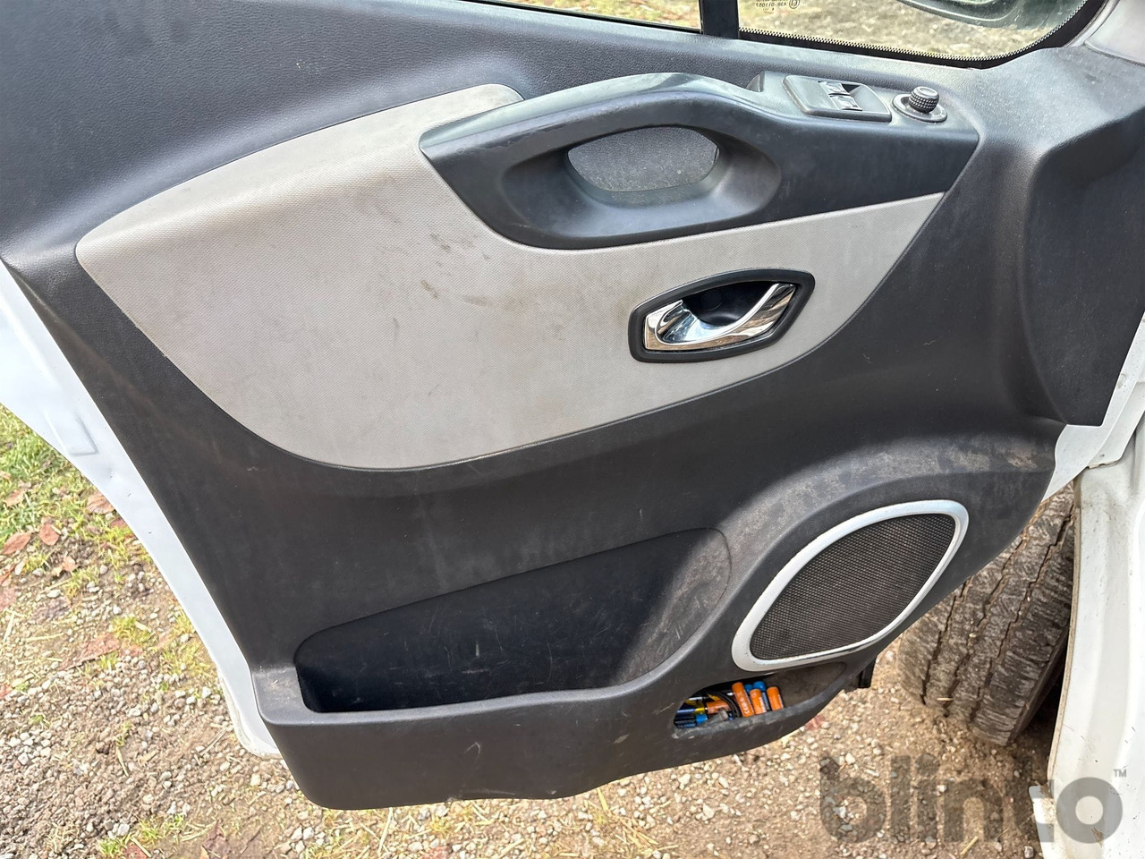 Fourgon utilitaire RENAULT TRAFIC 1.6 dCi: photos 40 Fourgon utilitaire RENAULT TRAFIC 1.6 dCi: photos 40