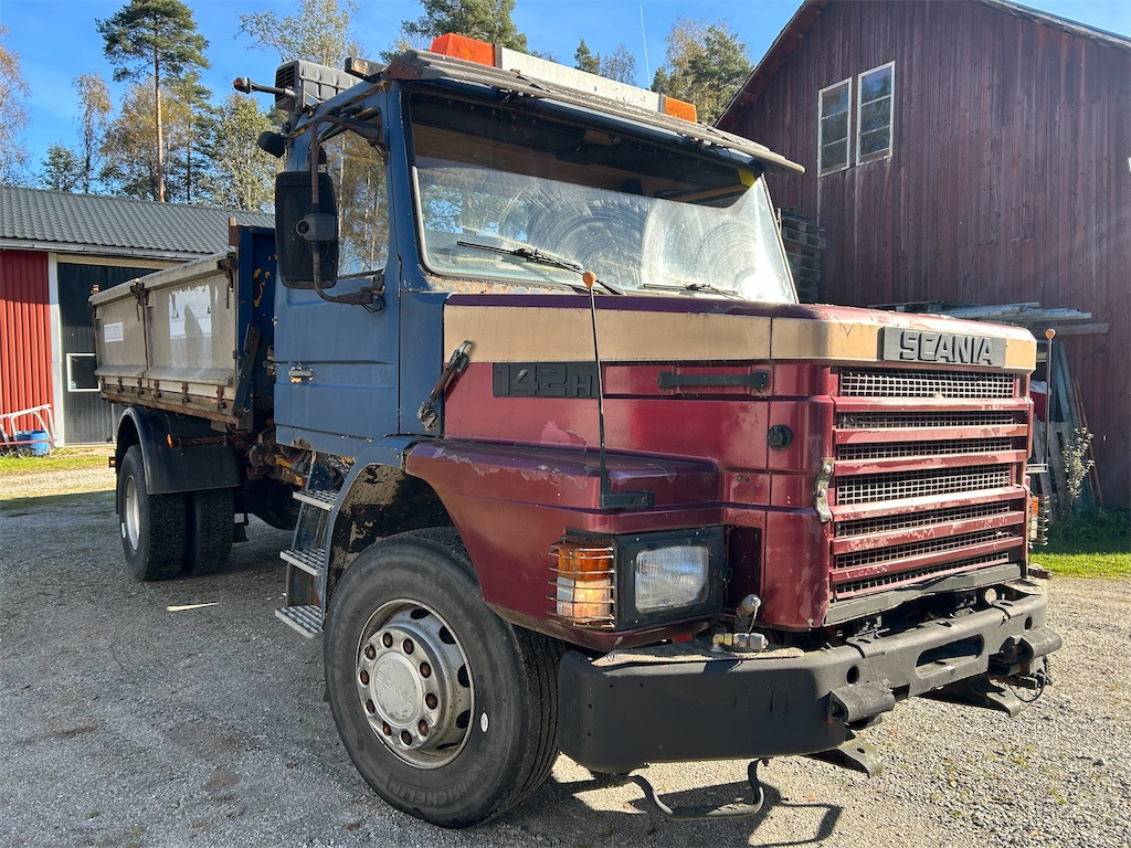 Scania 82H 4x2 - Camion plateau: photos 3 Scania 82H 4x2 - Camion plateau: photos 3