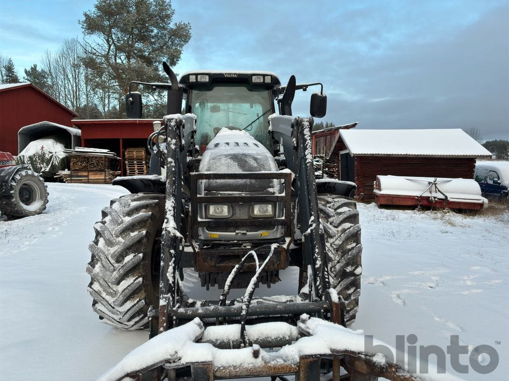 VALTRA T202 med lastare - Tracteur agricole: photos 2 VALTRA T202 med lastare - Tracteur agricole: photos 2