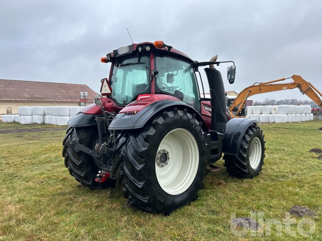 VALTRA T234 Versu - Frontlyft & PTO - Tracteur agricole: photos 5 VALTRA T234 Versu - Frontlyft & PTO - Tracteur agricole: photos 5