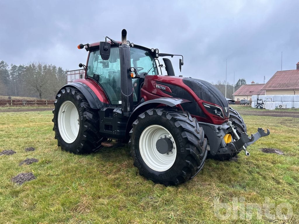 VALTRA T234 Versu - Frontlyft & PTO - Tracteur agricole: photos 3 VALTRA T234 Versu - Frontlyft & PTO - Tracteur agricole: photos 3