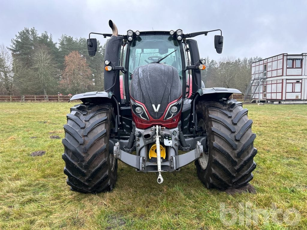 VALTRA T234 Versu - Frontlyft & PTO - Tracteur agricole: photos 2 VALTRA T234 Versu - Frontlyft & PTO - Tracteur agricole: photos 2