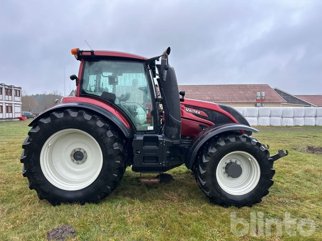 VALTRA T234 Versu - Frontlyft & PTO - Tracteur agricole: photos 4 VALTRA T234 Versu - Frontlyft & PTO - Tracteur agricole: photos 4