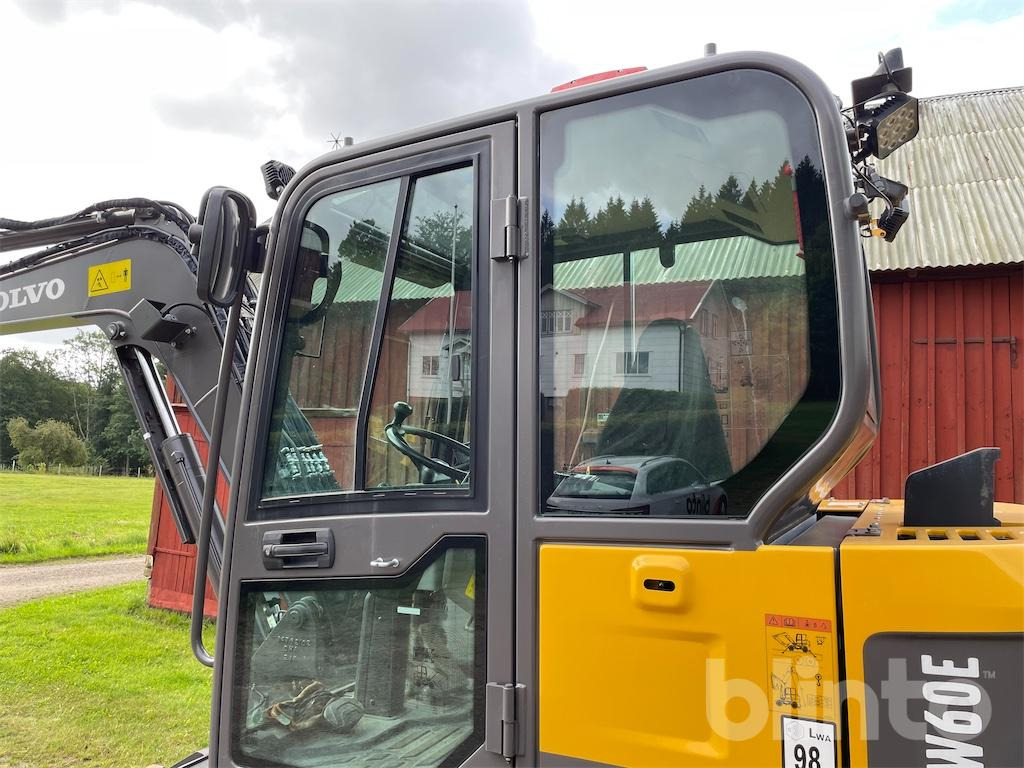 Pelle sur pneus VOLVO EW60E: photos 9