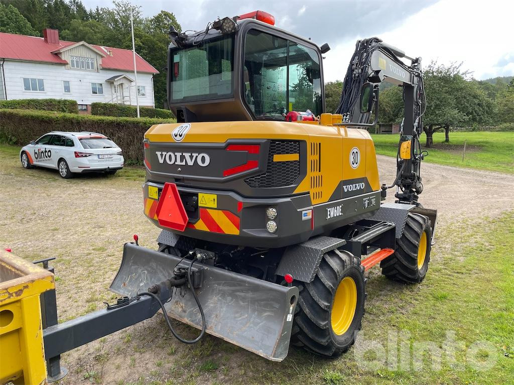 Pelle sur pneus VOLVO EW60E: photos 6