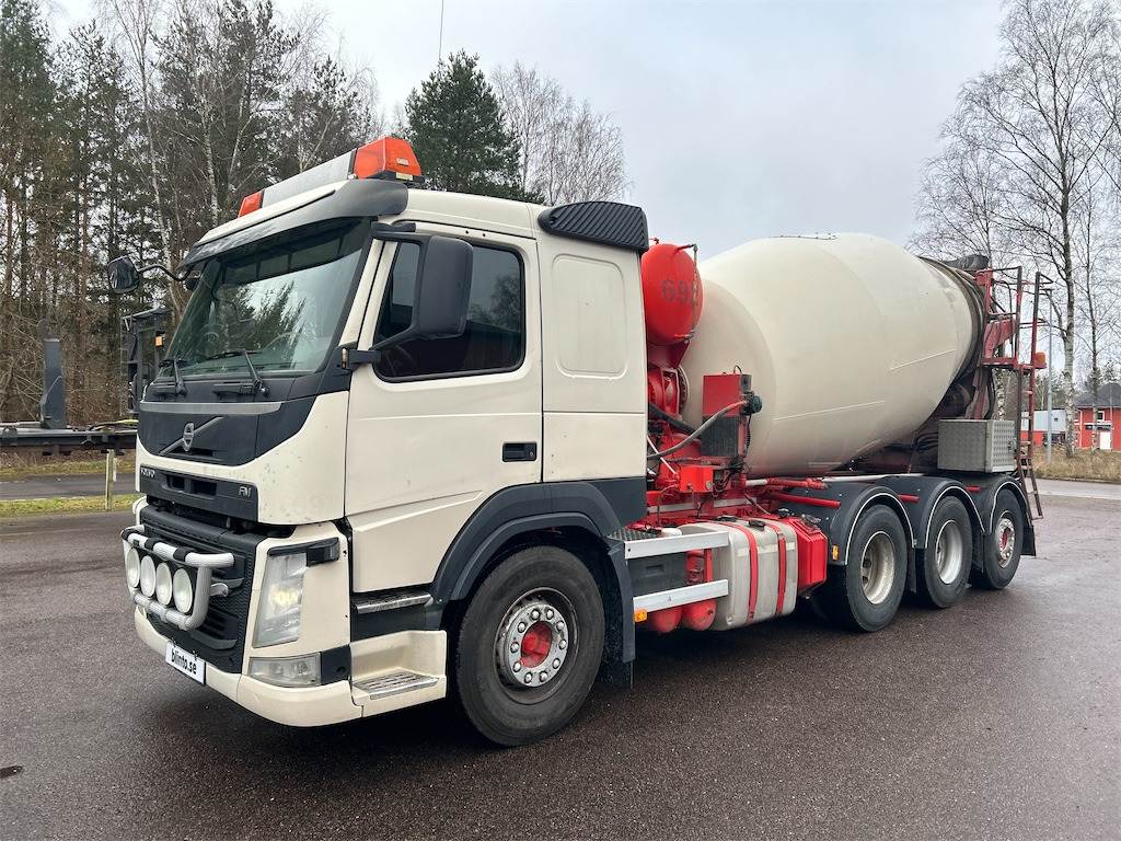 VOLVO FM 8*4 - Camion malaxeur: photos 1 VOLVO FM 8*4 - Camion malaxeur: photos 1