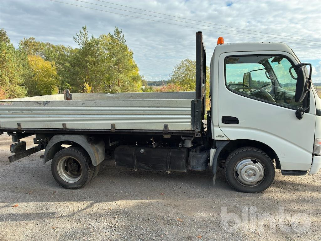 TOYOTA DYNA 150 - Véhicule utilitaire: photos 4 TOYOTA DYNA 150 - Véhicule utilitaire: photos 4