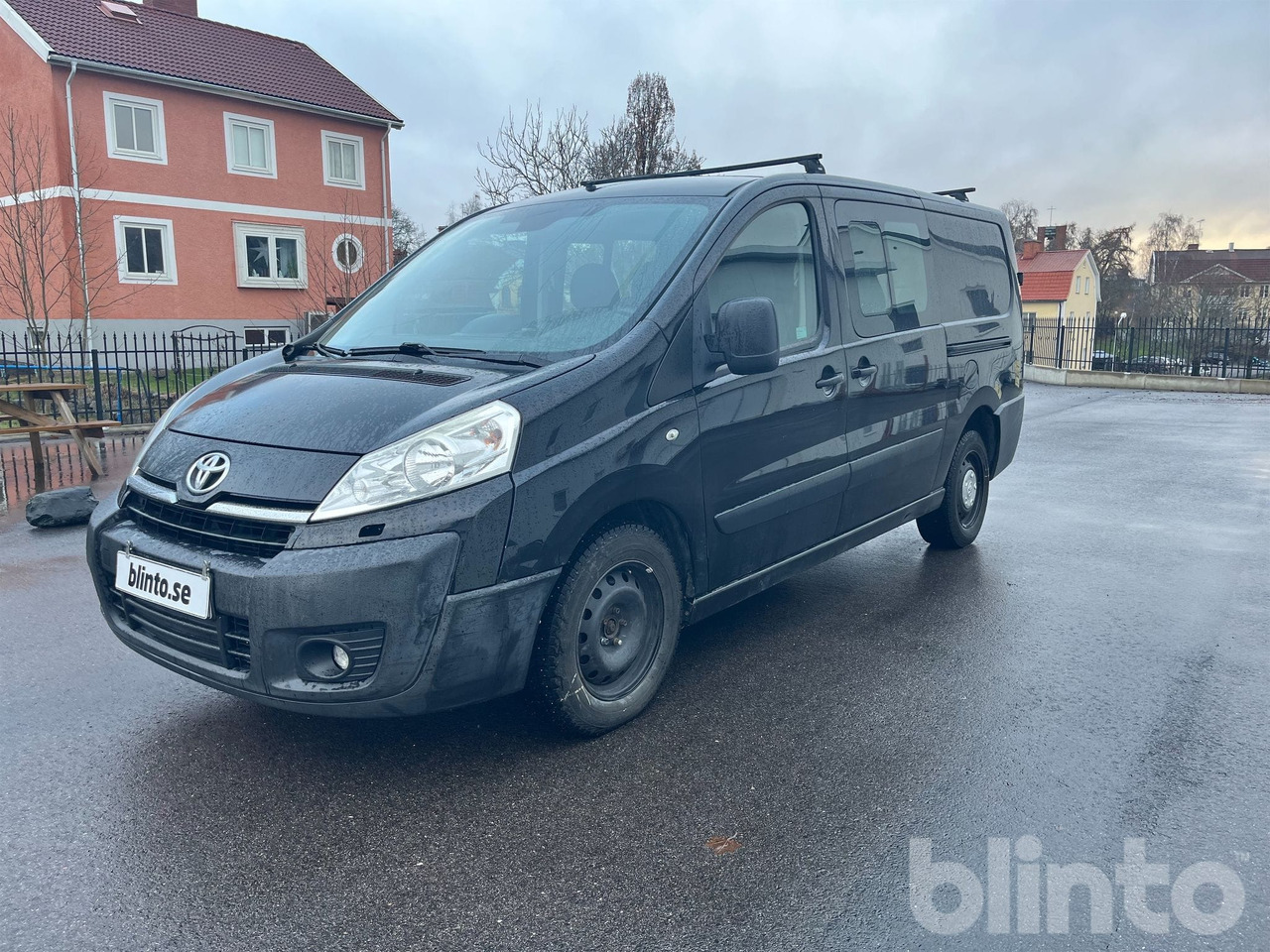 TOYOTA X - Véhicule utilitaire: photos 1 TOYOTA X - Véhicule utilitaire: photos 1