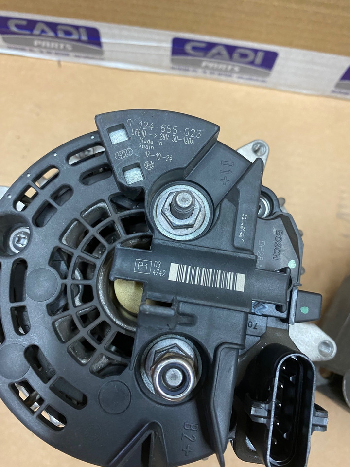 ALTERNATORE - RIF BOSCH 0124655025 - RIF. MAN 51261017283 28V, 120A - Alternateur pour Camion: photos 3 ALTERNATORE - RIF BOSCH 0124655025 - RIF. MAN 51261017283 28V, 120A - Alternateur pour Camion: photos 3