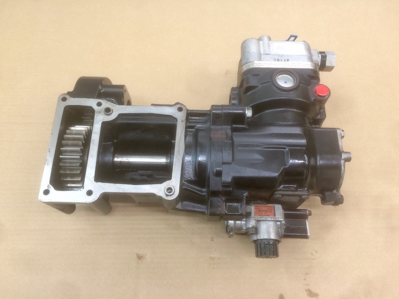 COMPRESSORE ARIA MONOCILINDRICO CON FRIZIONE MAN / KNORR - Compresseur d'air: photos 1 COMPRESSORE ARIA MONOCILINDRICO CON FRIZIONE MAN / KNORR - Compresseur d'air: photos 1
